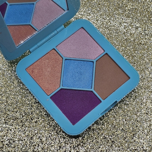 Lime Crime Bubblegum Pocket Candy Eyeshadow Palette - Picture 5 of 6